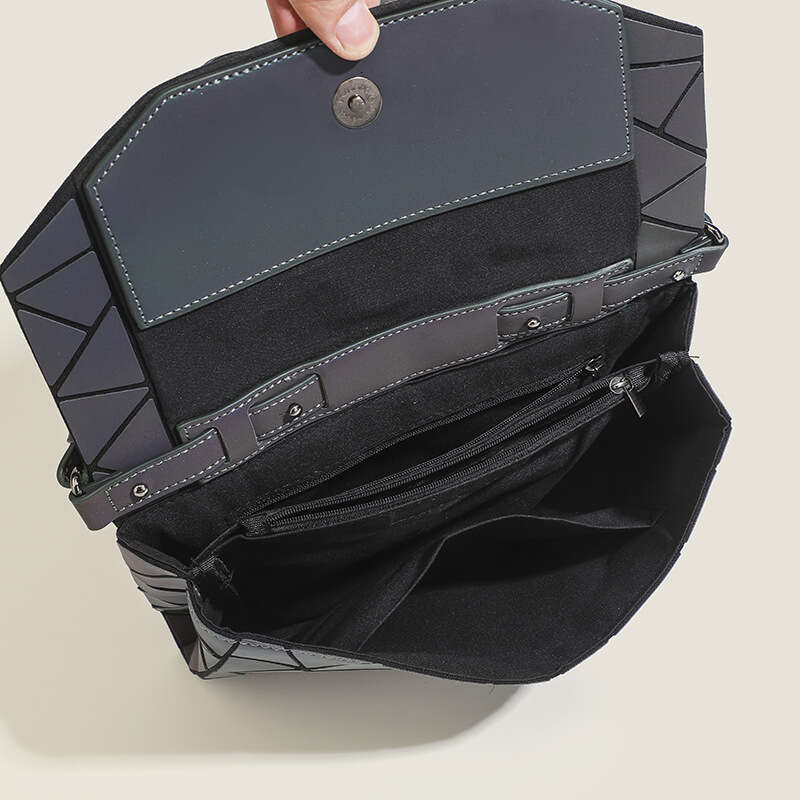 Envelope Luminous Triangle Piece Single Shoulder 2025 New Fashion Versatile Geometric Niche Design Small Square Bag