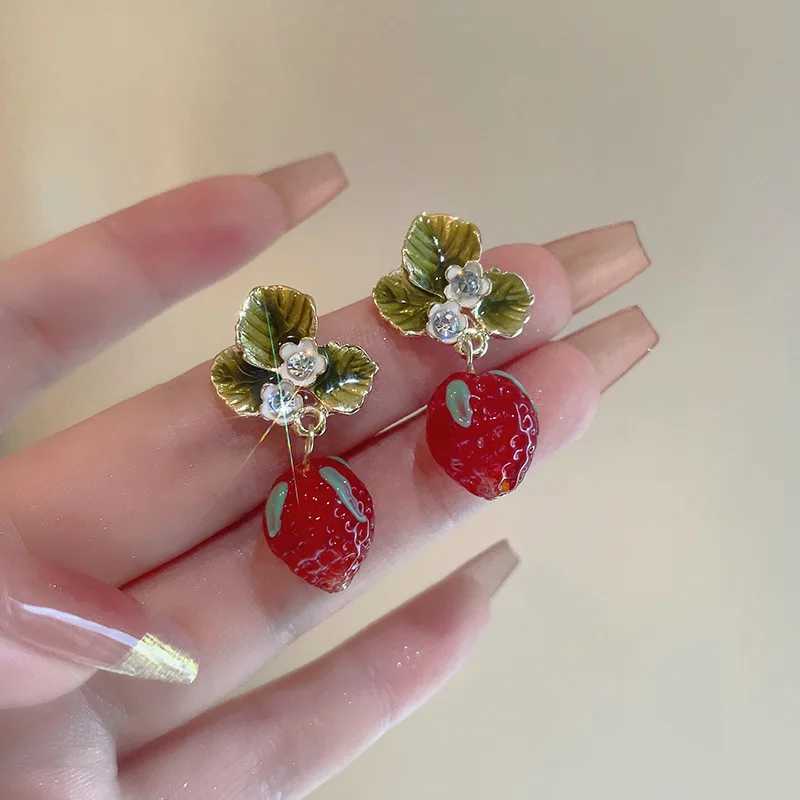 Cute Simulation Red Strawberry Dangle Earring New Fruit Strawberry Earring Female Sweet Girl for Women Party Jewelry Gifts J251021