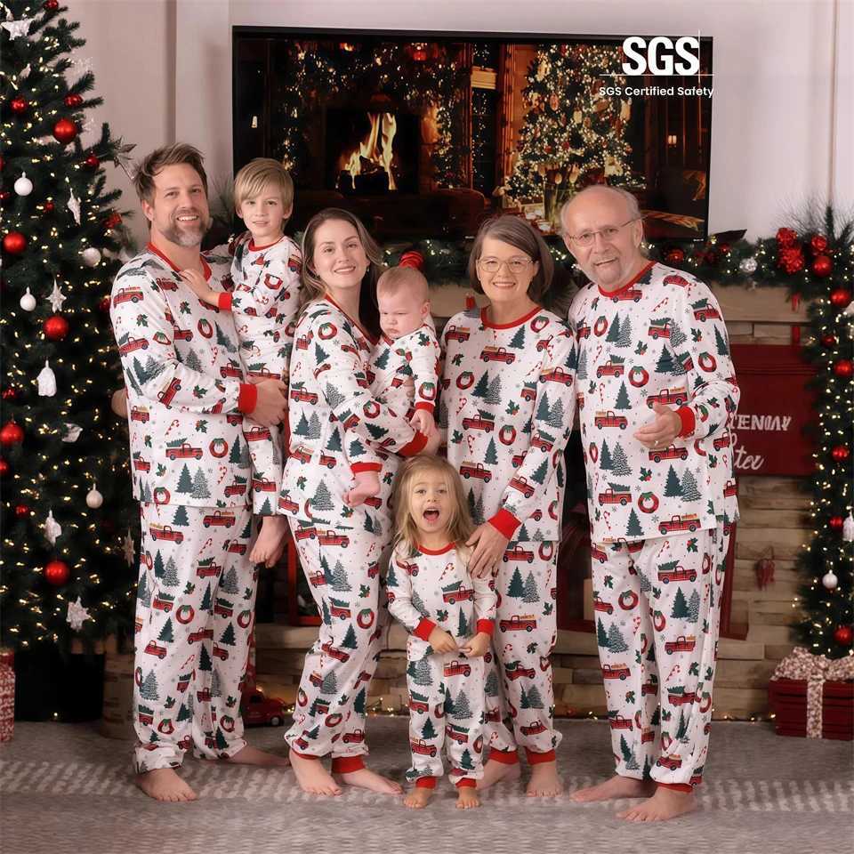 Casual Winter Cotton Parentchild Family Matching Christmas Pajamas Childrens Sleepwear Couple Pyjamas Womens Mens Loungewear L251021Q3F0
