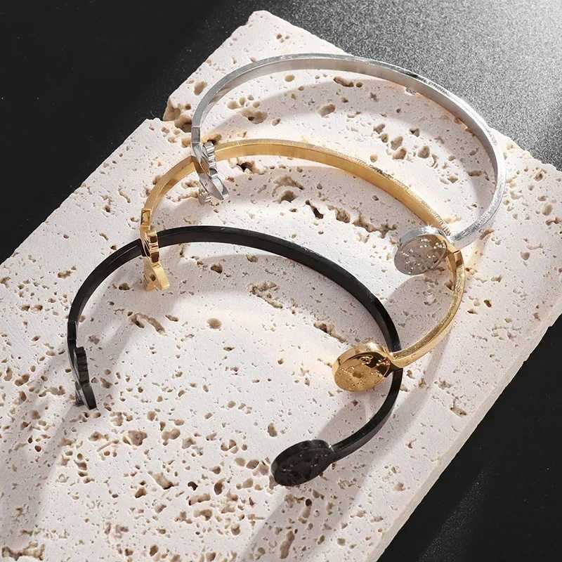 Stainless Steel Airplane Globe Opening Adjustable Bracelet Mens and Womens Cuff Bracelet Fashion Casual Jewelry J251021