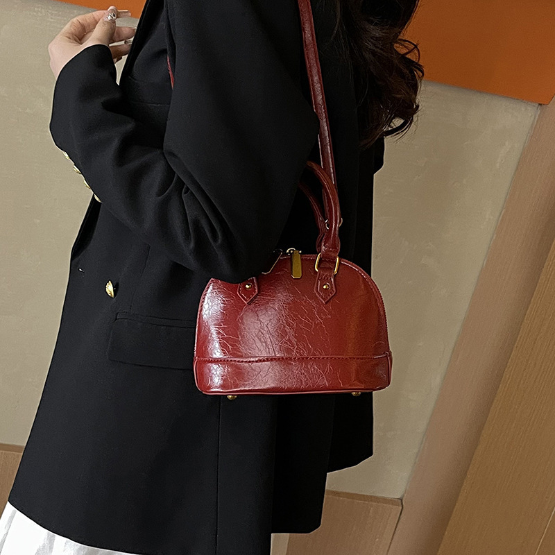 New Autumn And Winter Retro Style Women's Shoulder Bag Designer Bag With Color Block Splicing Luxury Handbag Trend Minimalist Pleated Pattern She