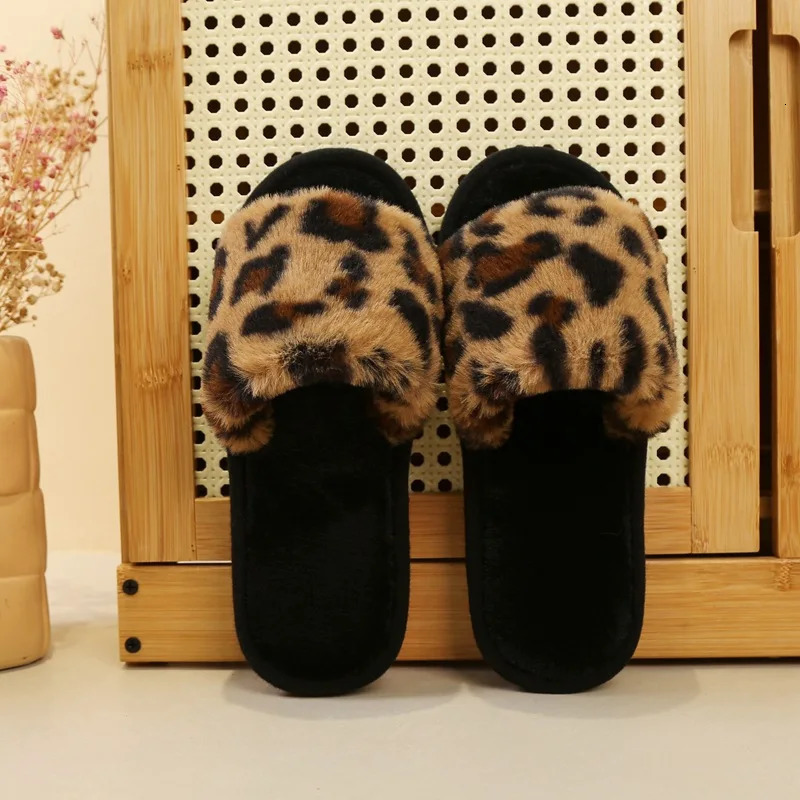 Fairy style leopard print fluffy slippers for womens outdoor wear in spring 2025 plush and lazy one line cotton mop 251021