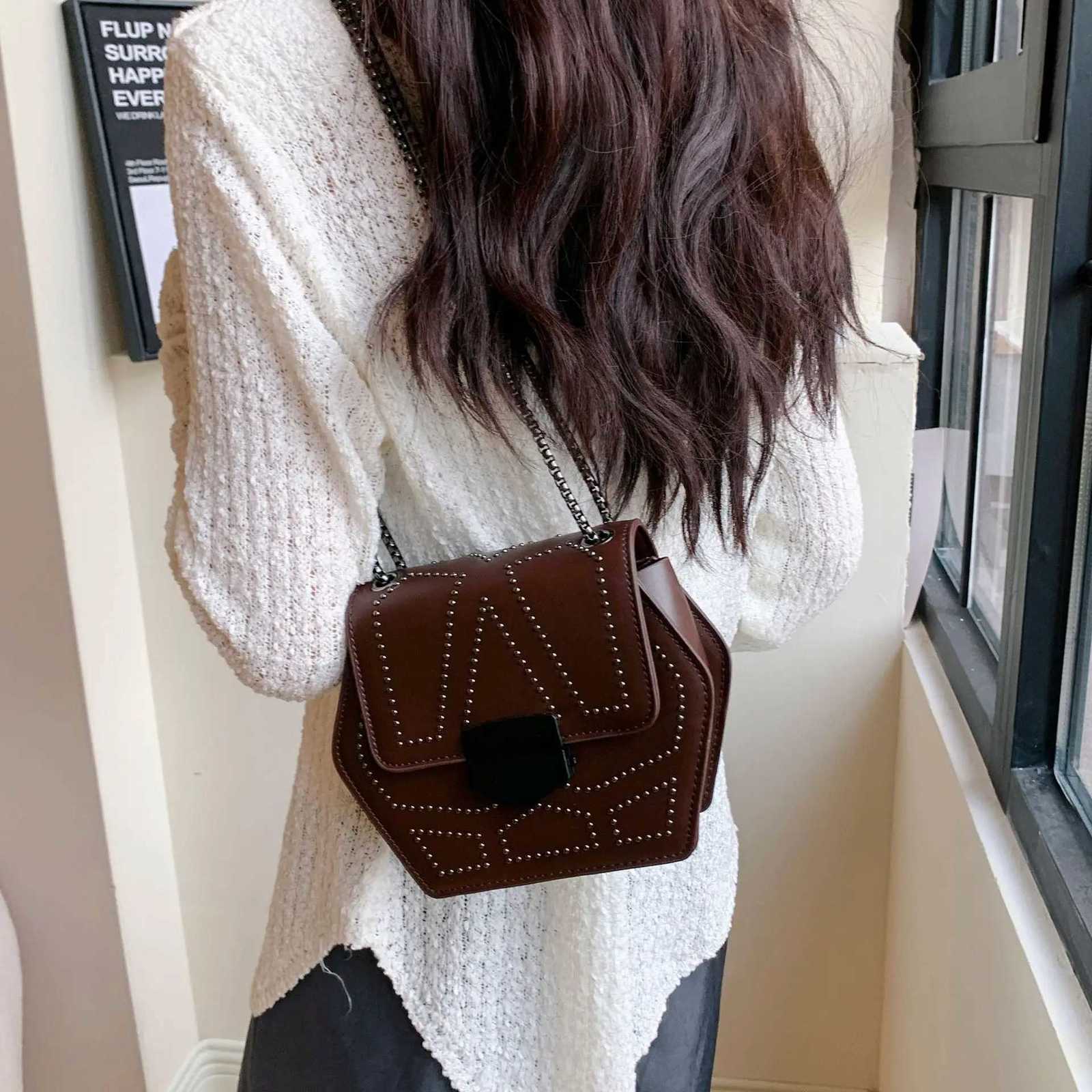 Rivet Chain Bag for Women Stylish Crossbody with Detachable Shoulder Strap Trendy Handbag for Casual Night Out Z251018