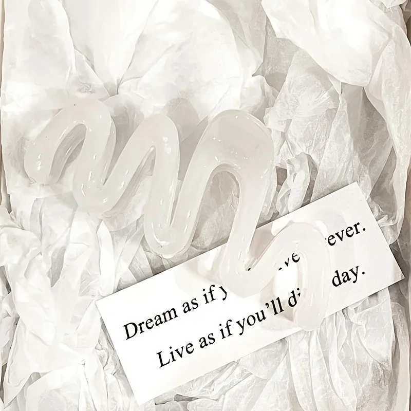 New Wave Shaped Hair Claw Clips Fresh And Sweet Headwear Suitable for Daily UseMakeup WearingAs a Decorative Gift for LadiesW254021