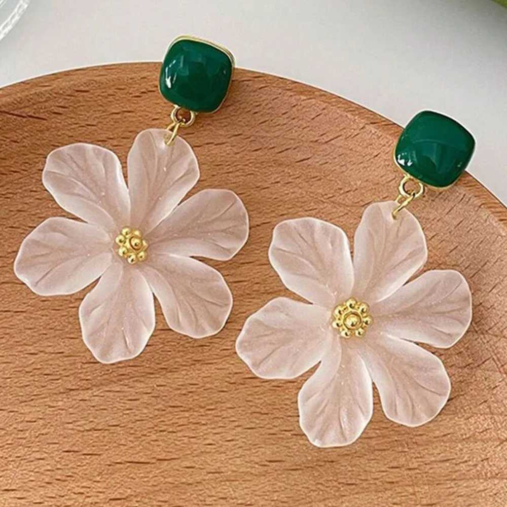 White Flower Charm Square Metal Green Epoxy Drop Earrings For Women Bohemia Romantic Camellia Flower Dangle Earrings Luxury J251021