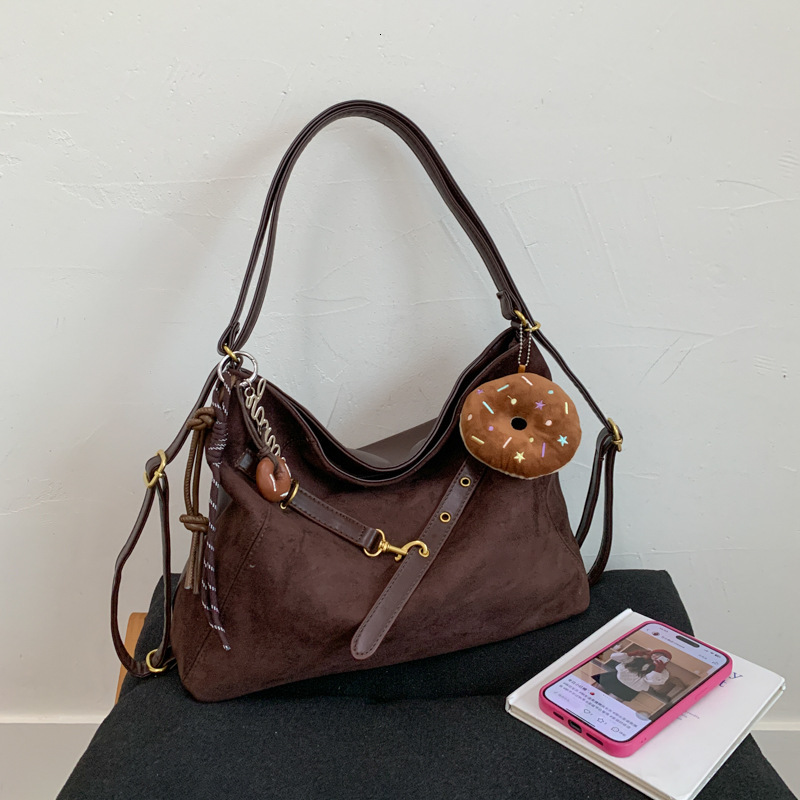 New autumn and winter designer bags new fashion luxury handbags trendy and popular women's shoulder bags large capacity commuting bags