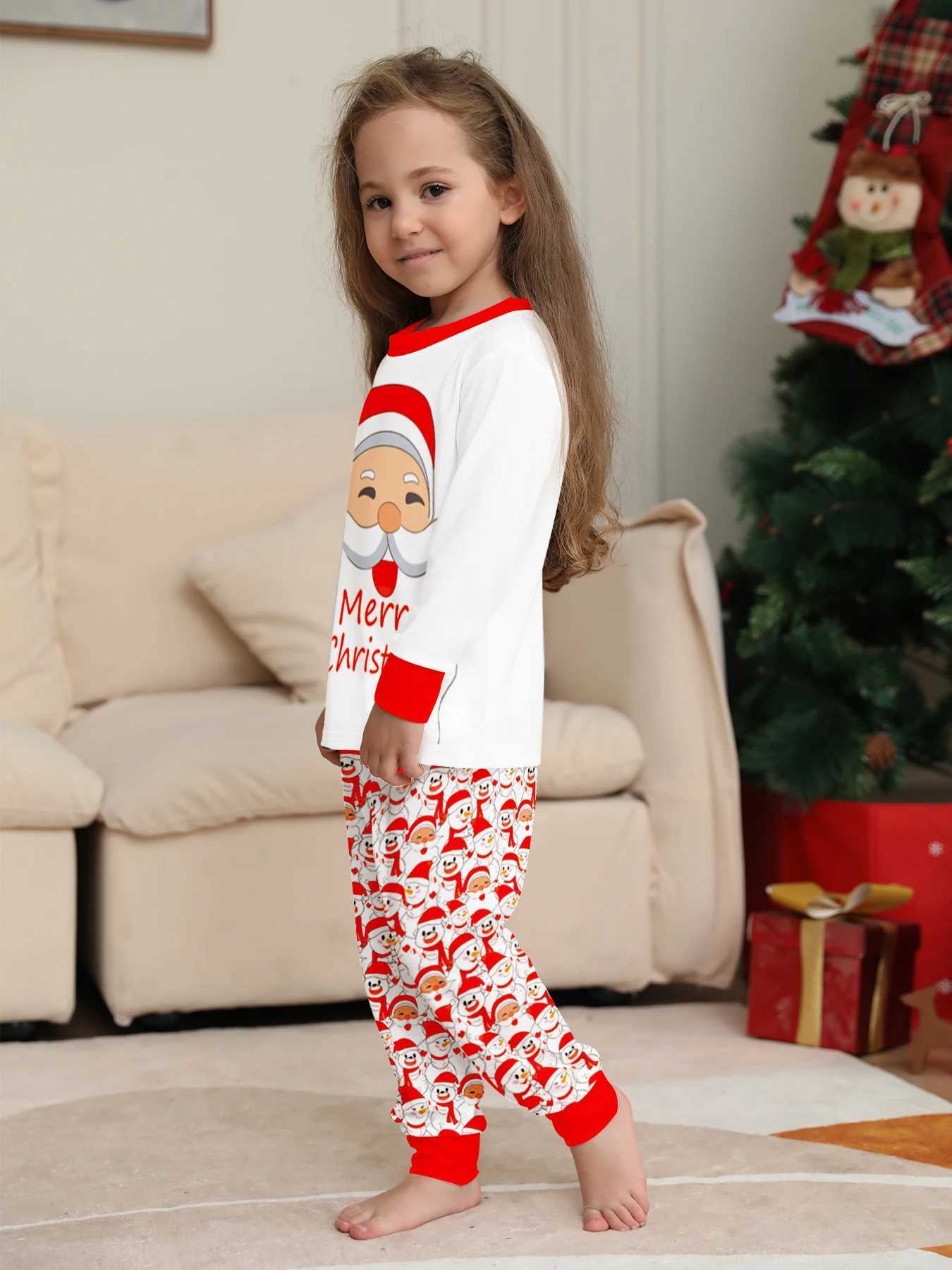 Family Matching Christmas Pajamas Sets Adorable Santa Reindeer Prints Cozy Cotton Material L2510219O4I