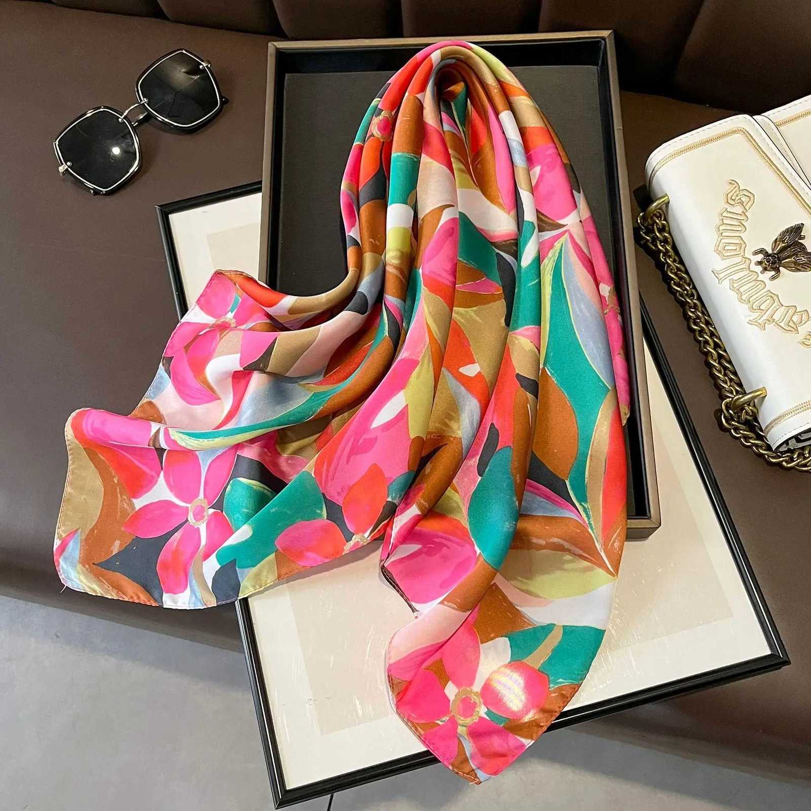 Luxury Hijab Silk Shawl and Wrap Cute Cat Print Scarf for Wen Neckerchi Hair Band Wrist band Bandana 2023 EcharpeW251021