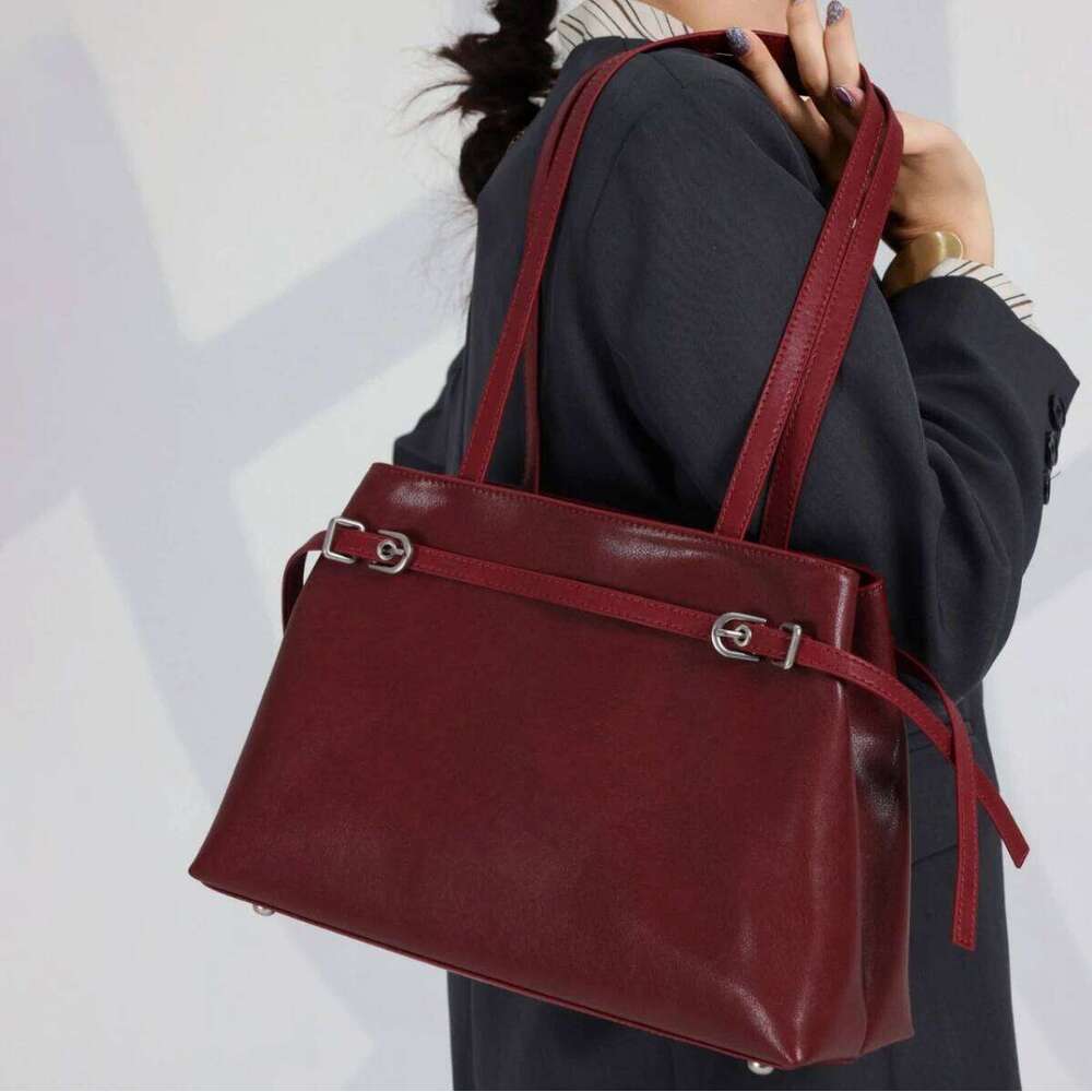 Split Leather Women's Underarm New Niche Design Large Capacity Commuting Vintage Fashionable One-Shoulder Crossbody Bag 251021