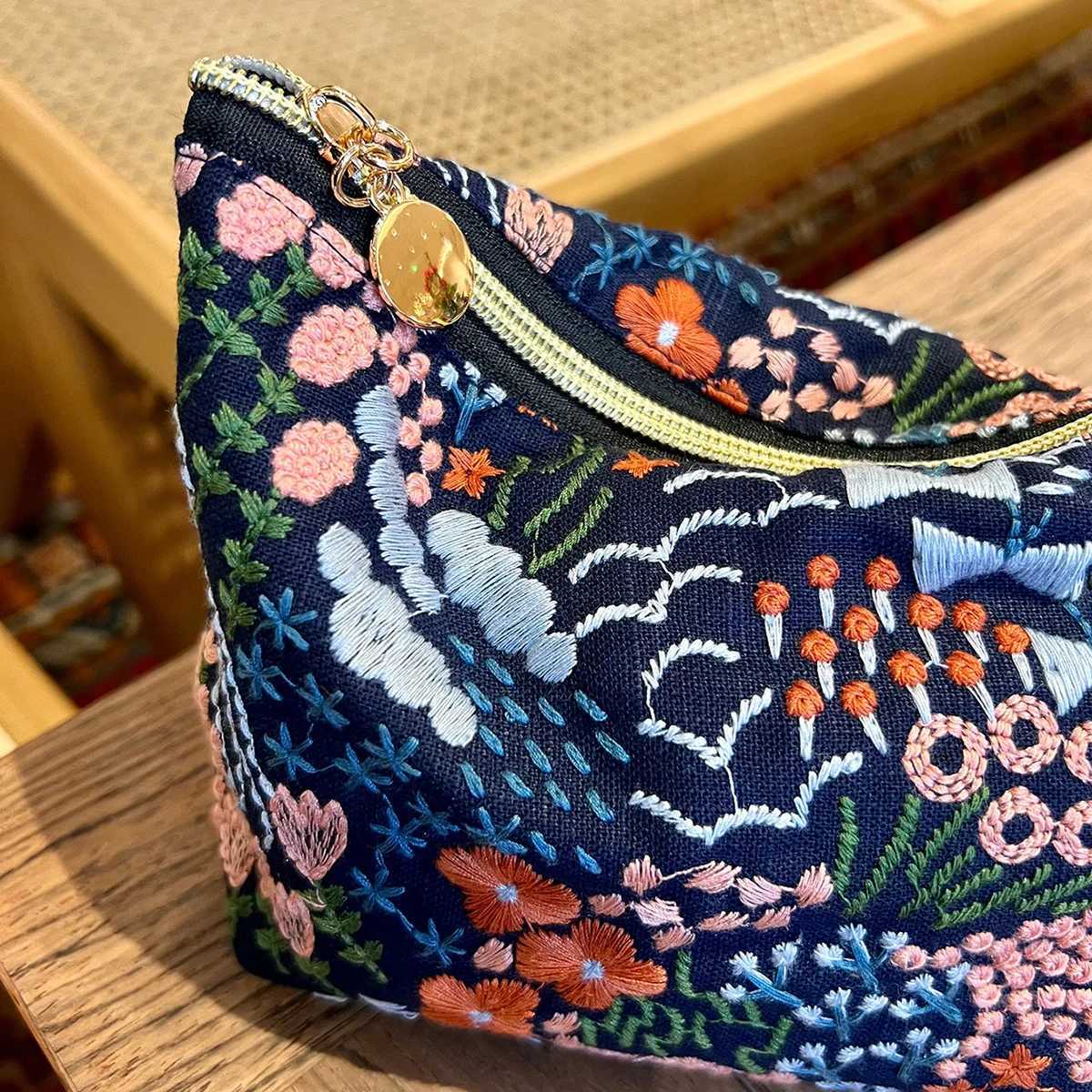 Floral Embroidered Makeup Bag Vacation Fabric Small Handbag Girls Travel Business trip Portable zipper storage bagW251021