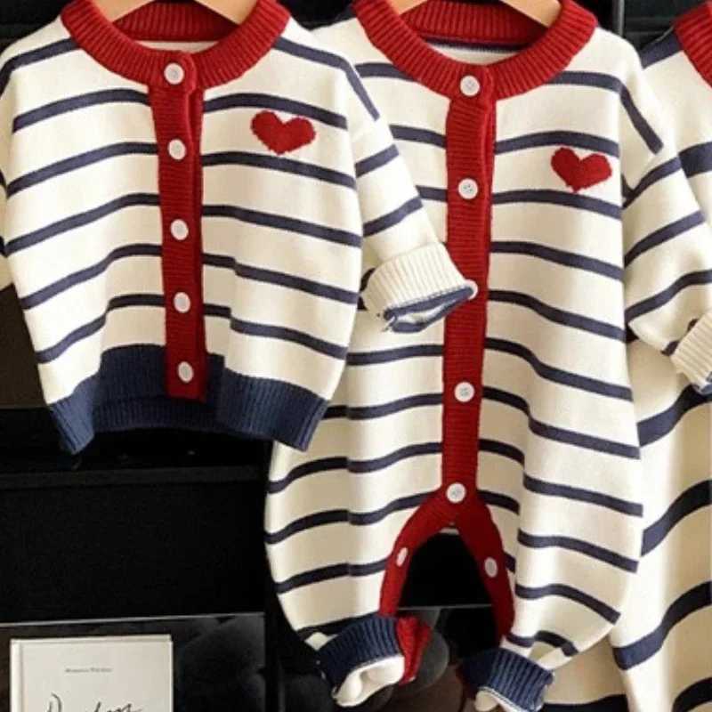 2025 Knitted Cardigan Coat for the Whole Family Christmas Children Autumn Sweater ThreeLine Pattern Love ForeignStyle Clothes L251021ZYVW