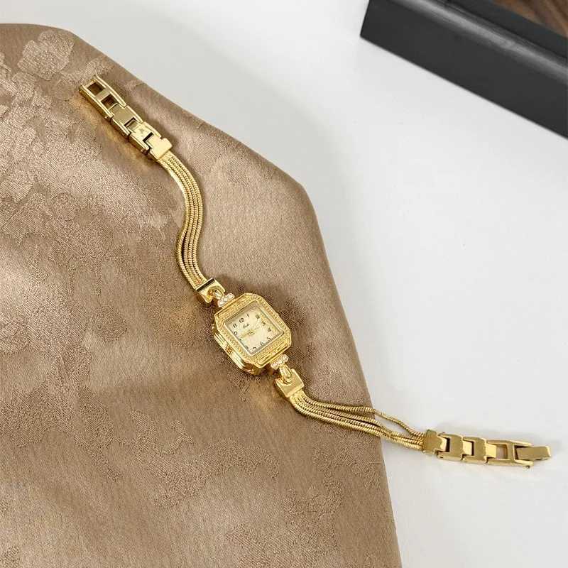 Retro Small Dial Womens es Gold Luxury Top Brand Diamond Ladies Quartz Simple Dr Women Bracelet es MontreXJ251021