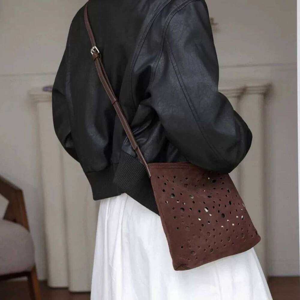 Suede Hollow Women's One-Shoulder Bucket New Niche Design Vintage Mother-Child Commuting Fashion Crossbody Bag 251021