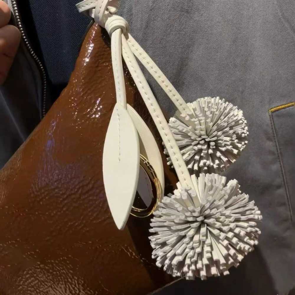 New Cowhide Leather Bag Charm Flower Ball Pendant Luxury Fashion Highgrade Lychee Flower Car Pendant Decoration Bag Accessories J251121