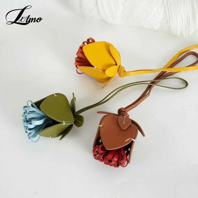Flower Tassel Ball Bag Charm Leather Pendant Luxury Fashion HighGrade Flower Car Pendant Decoration Bag Accessories W251021
