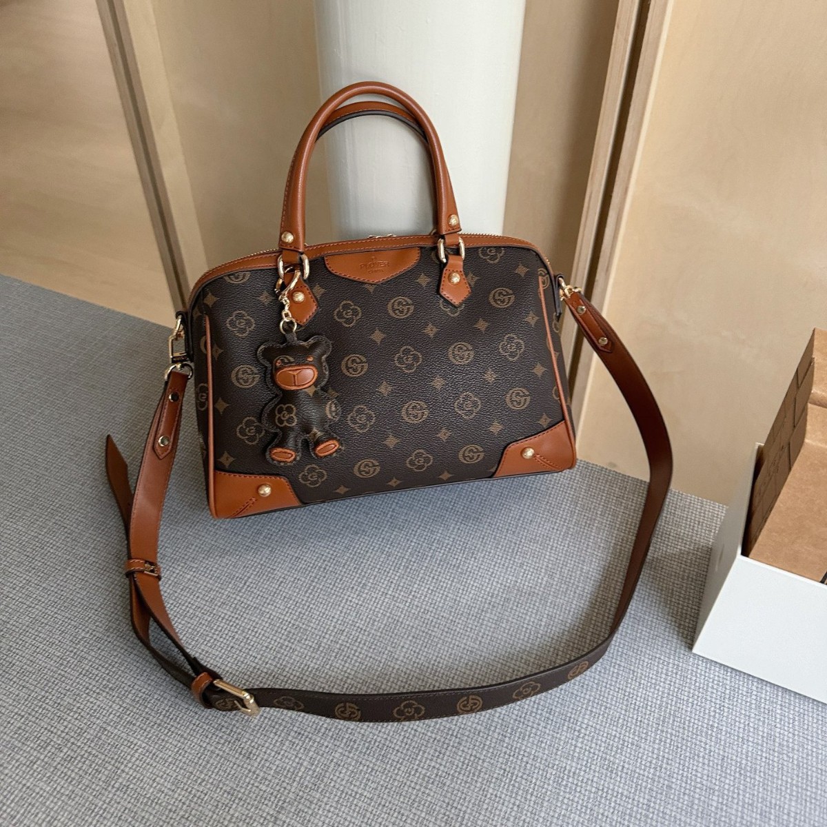 Designer bags new large-capacity plaid fashion versatile commuter shoulder handbag high-end foreign style messenger tote bag