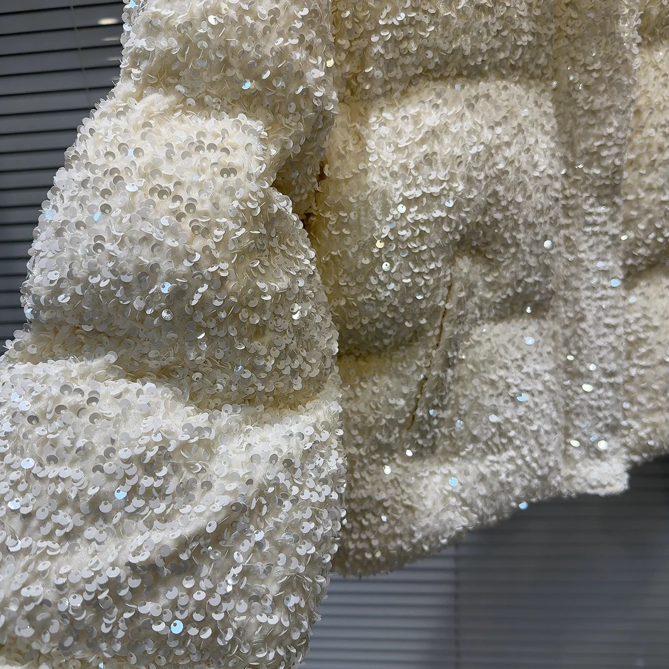 Winter Warm Sequin Puff Stand Collar Down Jacket Female Thick Fluffy Parker Cotton Outwears Women White Duck Zipper Jackets 251017