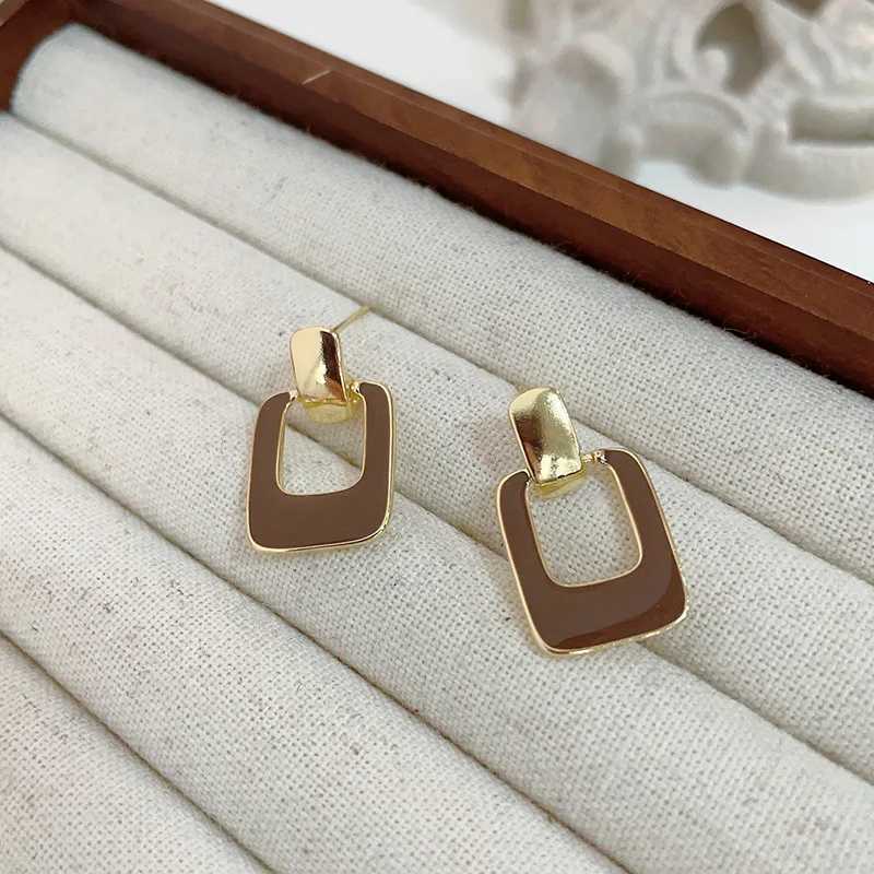 Vintage Hollow Brown Square Drop Earrings for Women Geometry Metal Earrings Trend Classic Womens Wedding Party Jewelry J251021