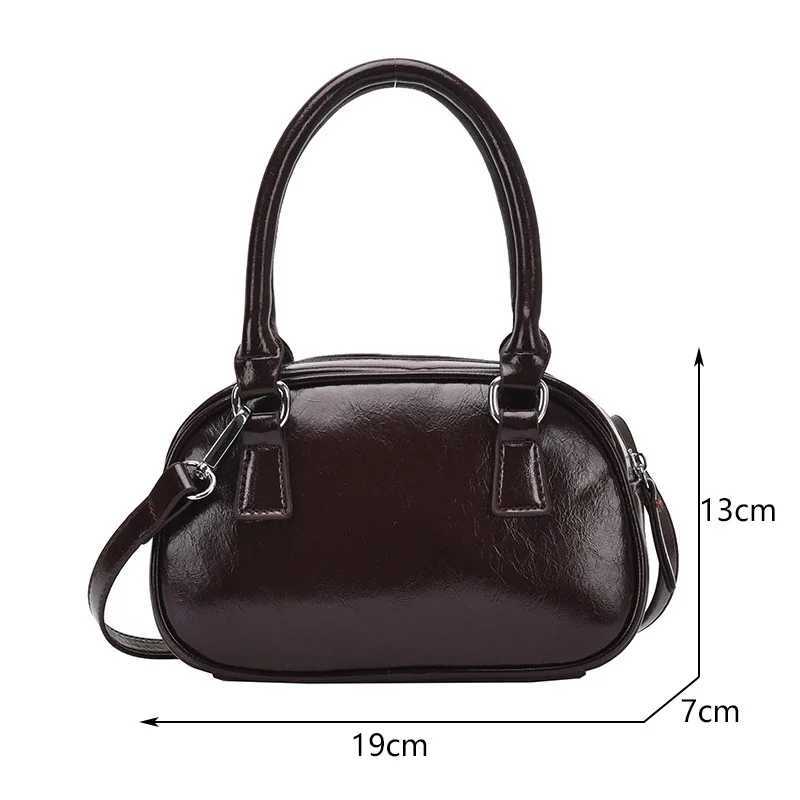 HighEnd Texture Retro Small Bag 2025 New Womens Bag Autumn and Winter Popular Messenger Bag Portable Square Sling BagsXJ251021