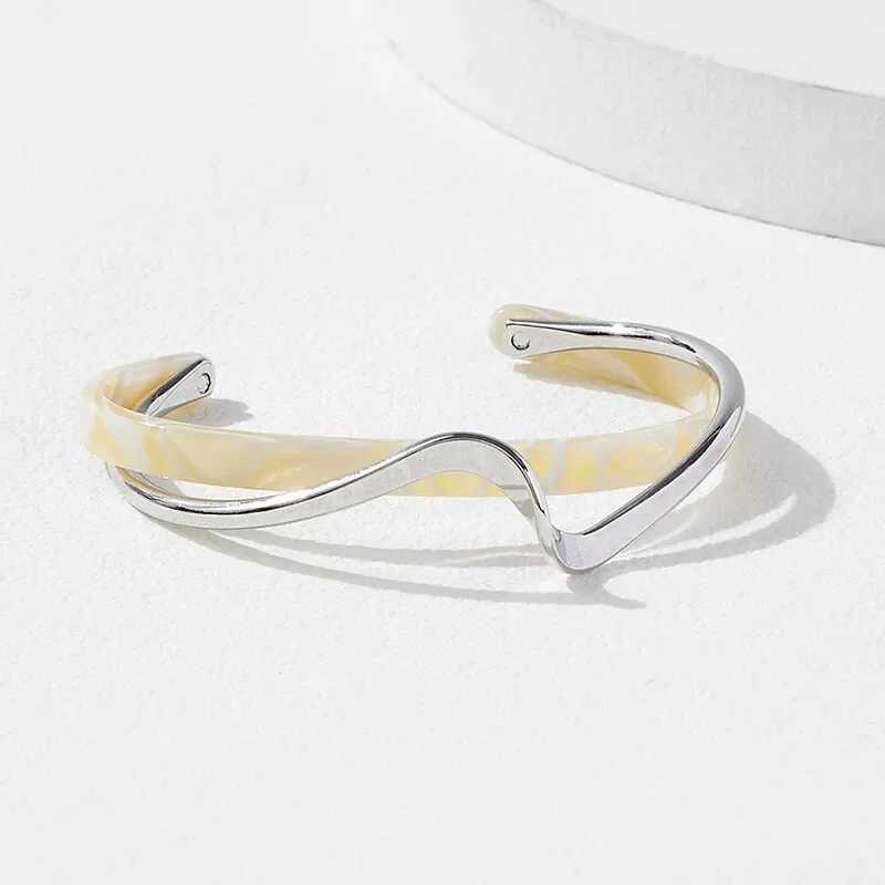 White Shellfish Bracelets Board Bend Metal Bangles Womens Hand Bracelets Geometric C shaped Opening Bracelets Jewelry Gifts J251021