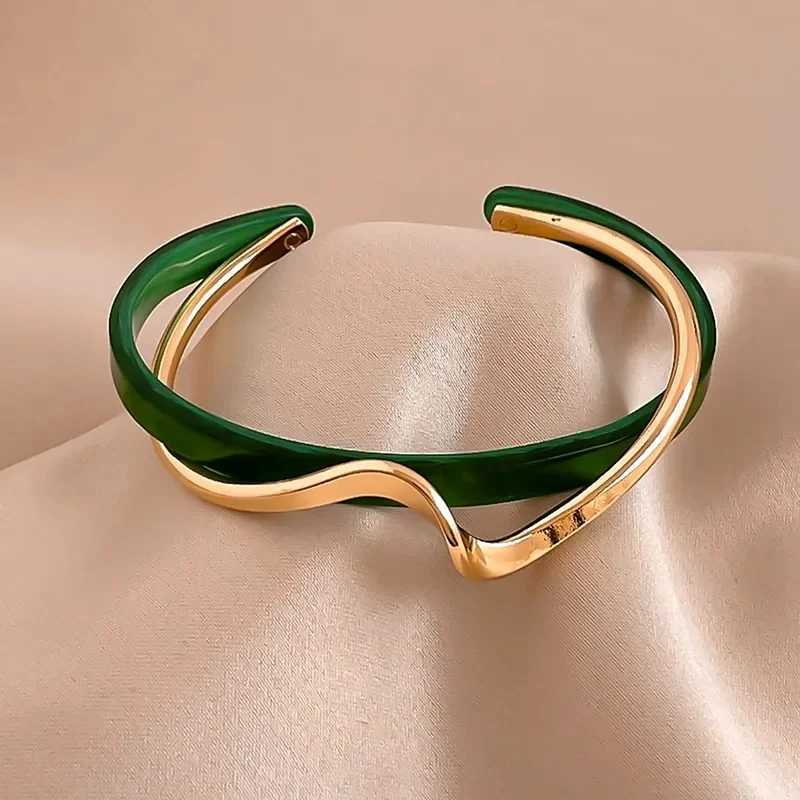 White Shellfish Bracelets Board Bend Metal Bangles Womens Hand Bracelets Geometric C shaped Opening Bracelets Jewelry Gifts J251021