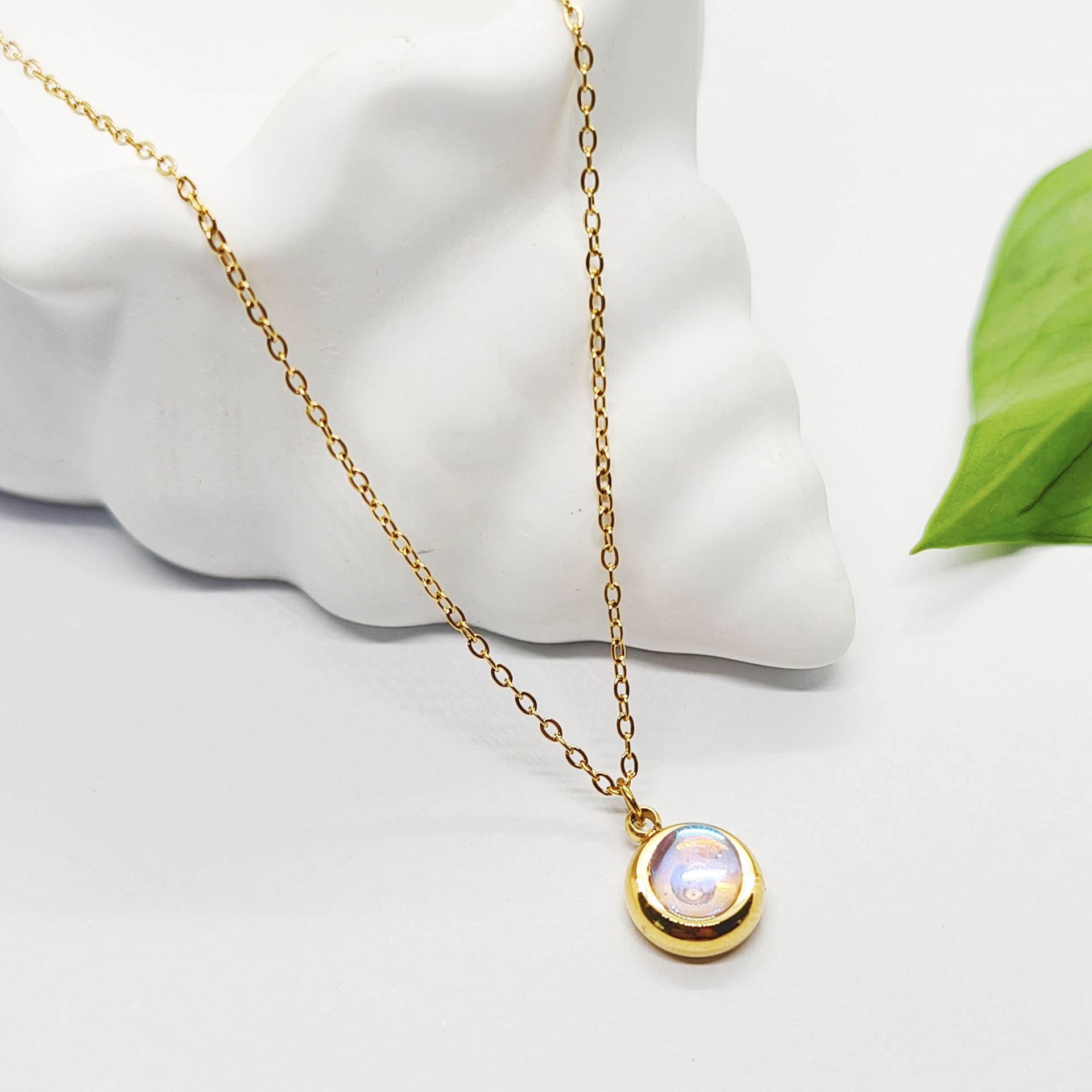 Luxury necklace Four leaf clover necklace for women light luxury versatile niche design high-end feeling collarbone chain accessories trendy Designer 