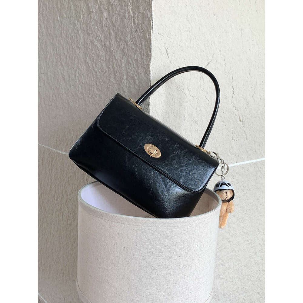 Square For Women, Elegant And Versatile Korean Style Crossbody Bag, Commuting High-End Fashion Single Shoulder Small Bag B5