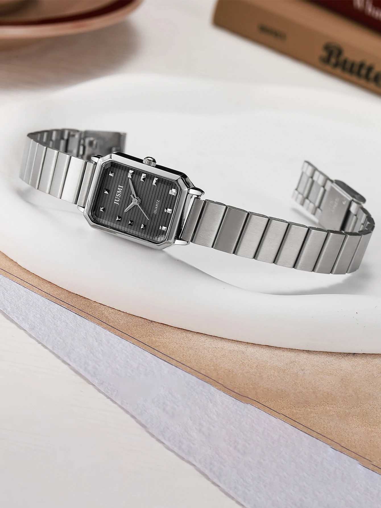 Fashion luxury exquisite alloy material Womens quartz suitable for Christmas Halloween holiday giftXJ251021