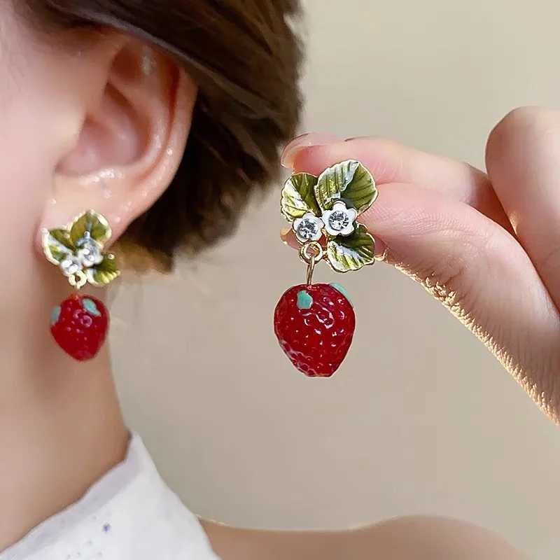 Cute Simulation Red Strawberry Dangle Earring New Fruit Strawberry Earring Female Sweet Girl for Women Party Jewelry Gifts J251021