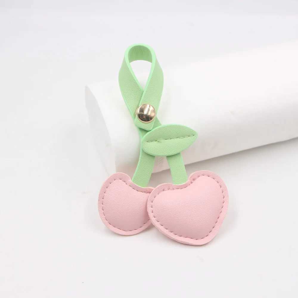 New Countryside Style Cherry Leather KeyChain For Women Bag HighEnd Pendant Cherry Retro Versatile Bag Key Chain Pendant Gift W251021