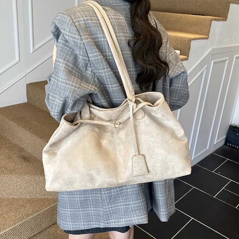 Leisure Solid Color Imitati Suede Wen Shoder Bag Butt Tab Deco Large Capacity Tote Bag for Outings Shopping Y251021