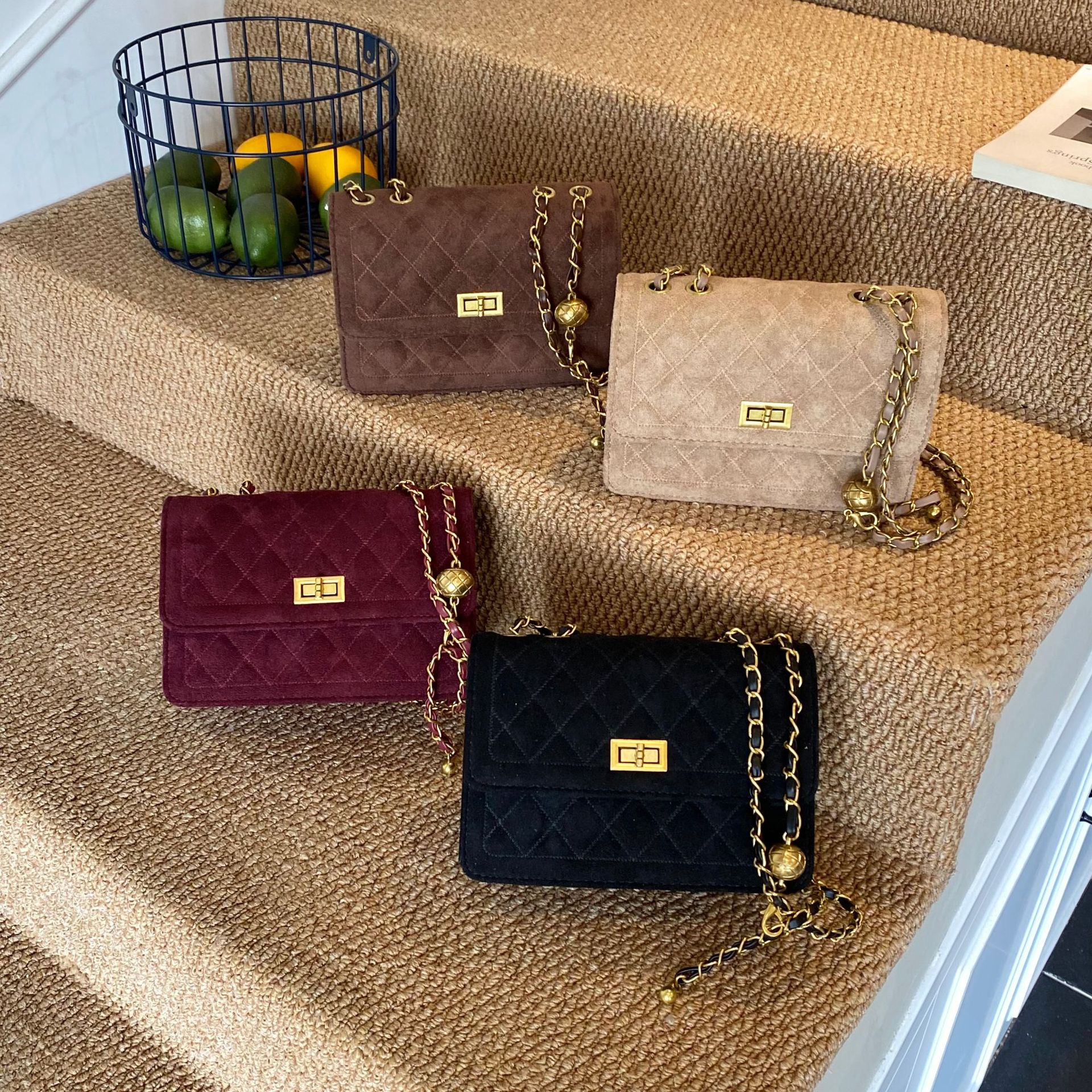 Designer bag 2025 hot fashionable versatile commuter flap bag with diamond lattice vintage underarm shoulder bag for woman black red coffee khaki