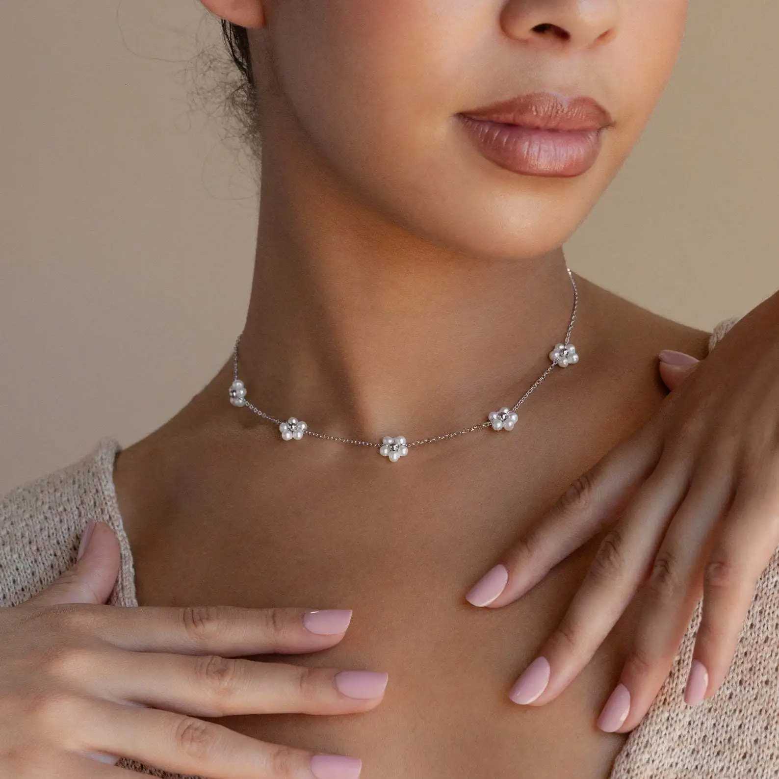 Fashionable Stainless Steel Five Petal Flower Pendant Flower Charm Jewelry Necklace Womens Banquet Accessories1 D251021