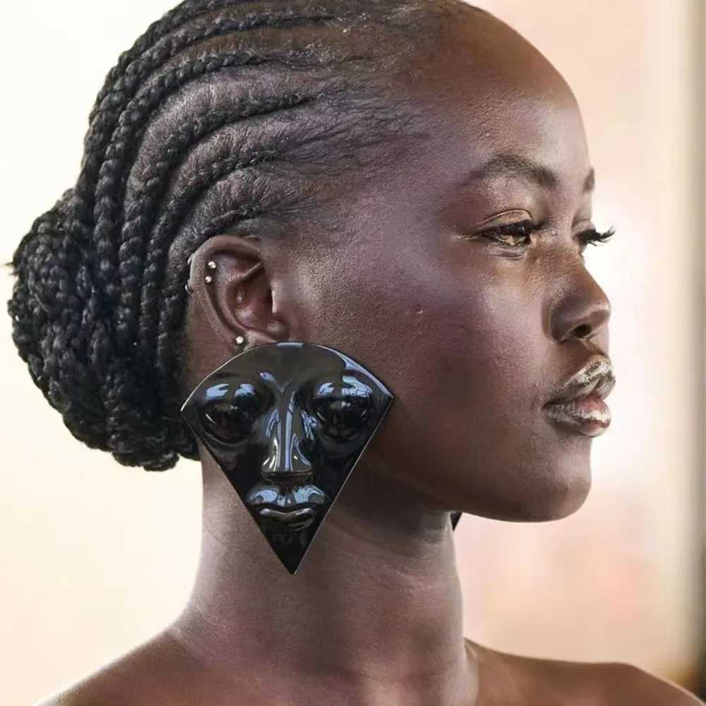 New Vintage Ethnic Metal Plated Face Feature Dangle Earrings for Women Jewelry Fashion Show Ladys Collection Earrings Accessory J251021