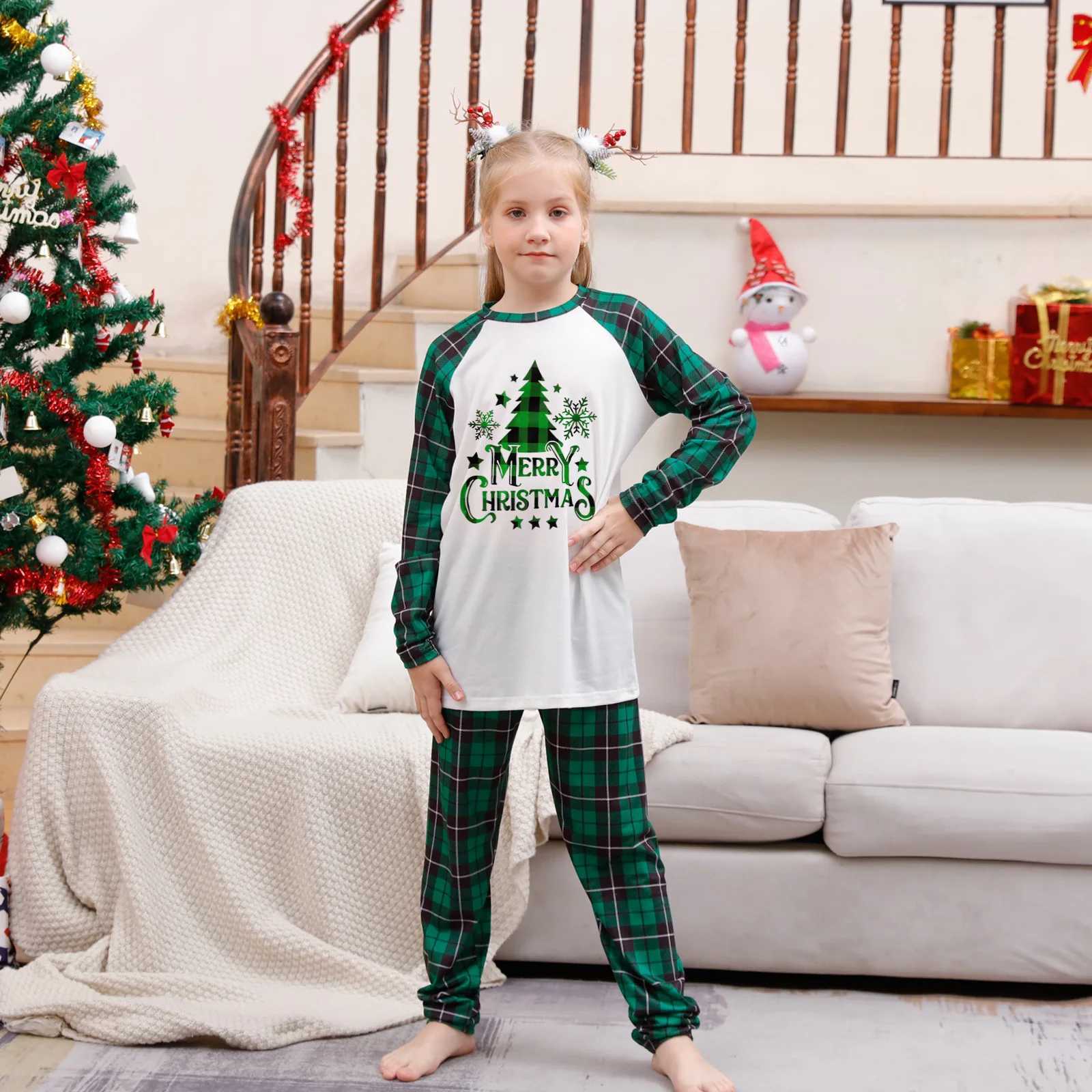 Merry Christmas Family Matching Outfits Tree Printed Mother Father Kids Pajamas Set Soft Loose Sleepwear Xmas Look Gift Pyjamas L251021GUO0