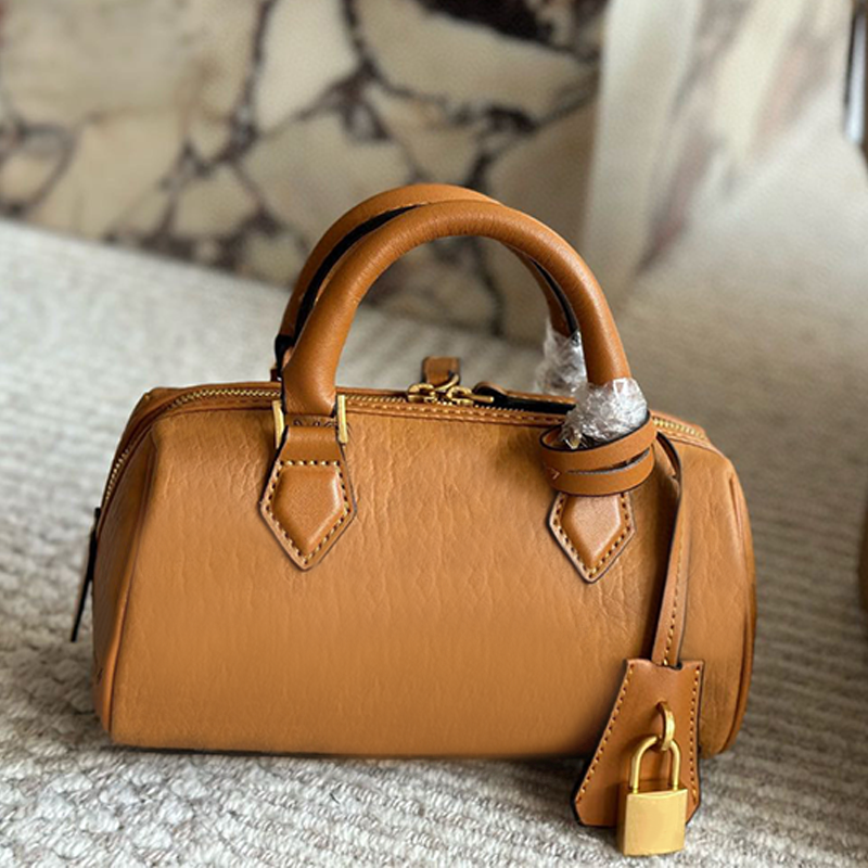 Retro pillow bag, fashionable commuting bag, classic monogram bag, luxury designer bag, women's shoulder bag, high-end handbag, practical crossbody bag shopping bag