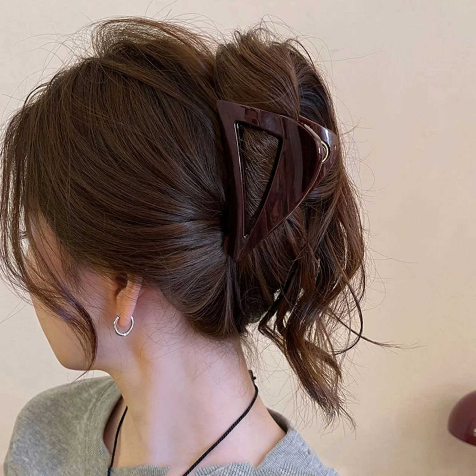1PC Chocolate Brown Hair Clip Hair Scratcher Premium Shark Clip Back of Head Clip Hair AccessoryW254021