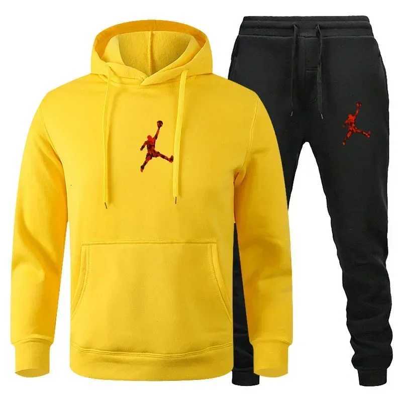 A twopiece set of mens sportswear hooded sweatshirts and sweatpants for the 2025 autumn and winter season as well as X251021
