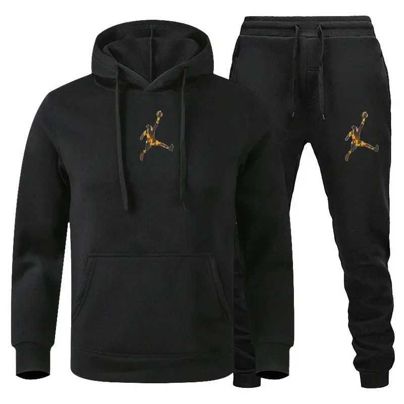 A twopiece set of mens sportswear hooded sweatshirts and sweatpants for the 2025 autumn and winter season as well as X251021