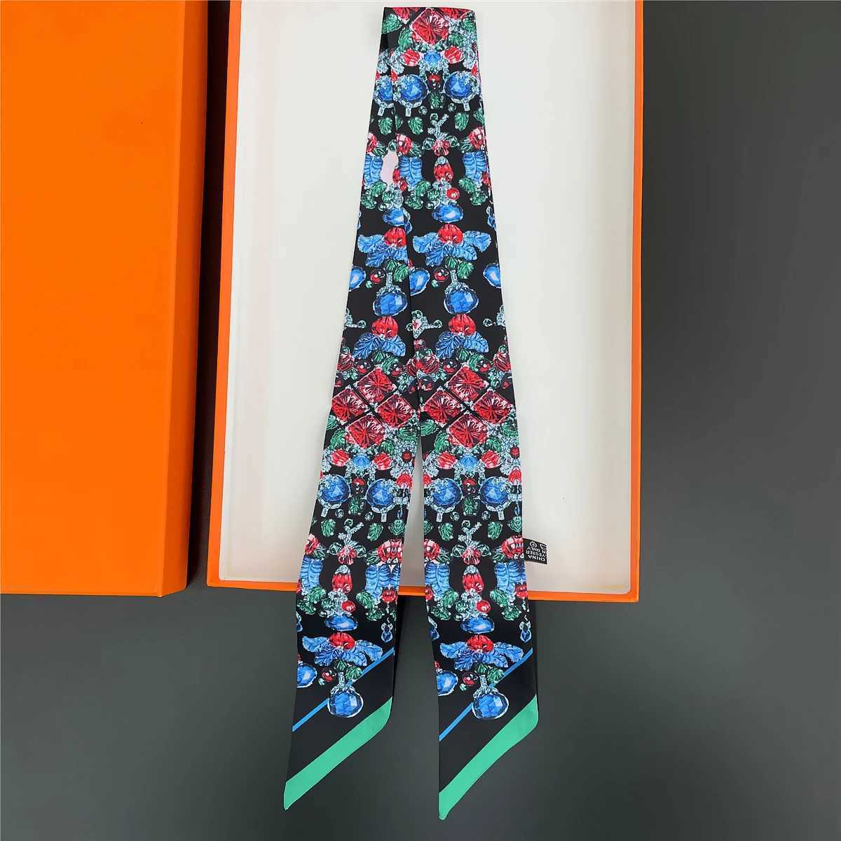 2024 Brand Design Leopard Twill Silk Scarf Luxury Scarf Women Foulard Skinny Bag Scarves Neckerchief Fashion Hair Headband W251021