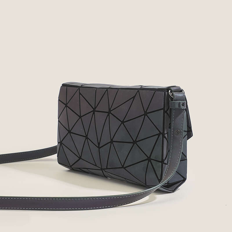 Envelope Luminous Triangle Piece Single Shoulder 2025 New Fashion Versatile Geometric Niche Design Small Square Bag