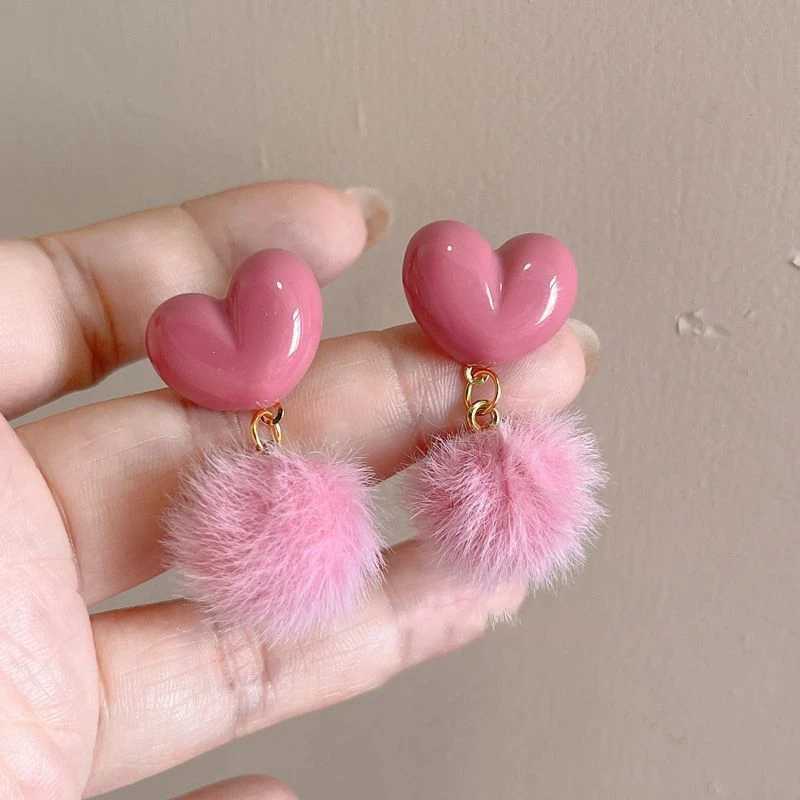 Sweet Pink Love Heart Hairball Earrings for Women Girls Temperament Furry Fluffy Ball Dangle Earring Fall Winter Kawaii Jewelry J251021