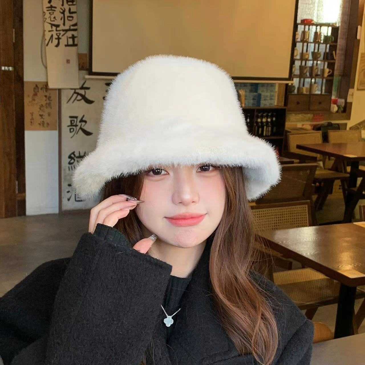 2024 New Hat Winter Shopping Plush Thickened Fisherman Hat Ear Protection Versatile Multicolor Warm Bucket Hat for Women H251020