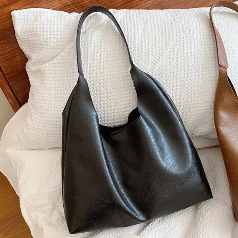 PU Soft Leather Tote Bag Lightweight Large Capacity Women Big Shoulder Bag Underarm Bag Hasp Closure Casual Style Commuting Bags 251021