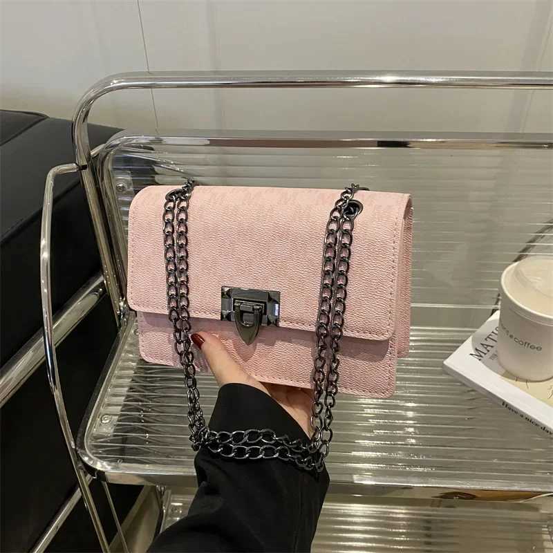 Retro High Quality Crossbody Bag 2025 New Korean Version Chain Small Square Bag Stylish Commuting Single Shoulder Underarm Bag fXJ251021