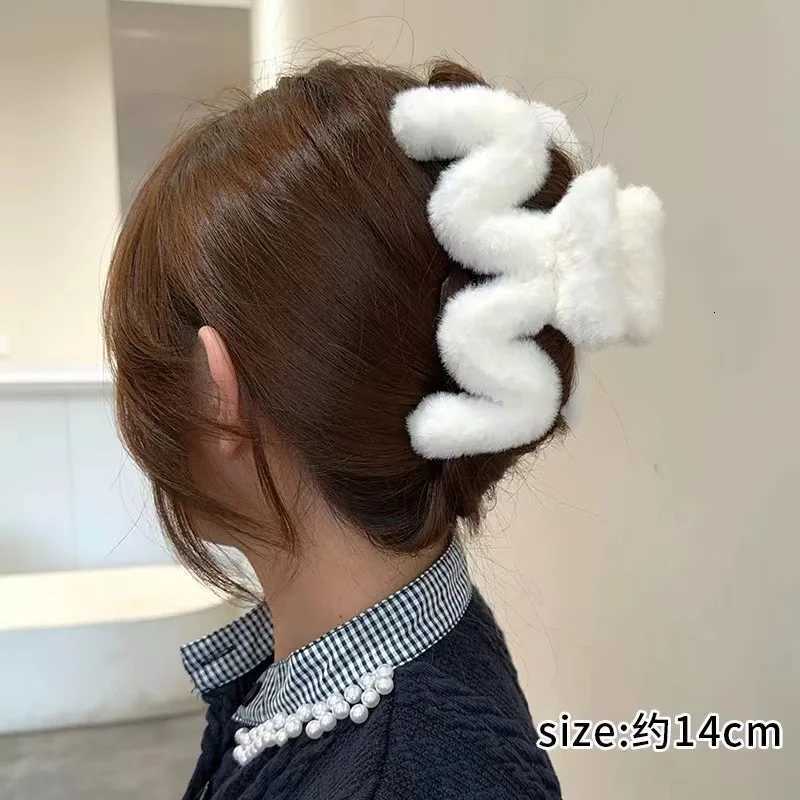 New Winter Faux Fur Hair Claw Elegant Acrylic Hairpins Plush Hair Clip Barrette Crab Headwear for Women Girls Hair AccessoriesW254021