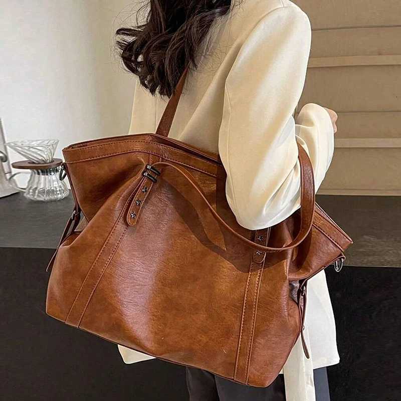 Simple and exquisite retro classic style womens crossbody bag trendy practical lightweight and versatile womens bag Z251018