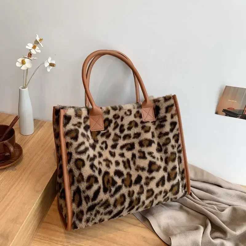 New Women Soft Plush Hand Bag New Winter Leopard Cow Print Tote Bags Female Pu Leather Underarm Bags Furry Fluffy Shoulder BagXJ251021