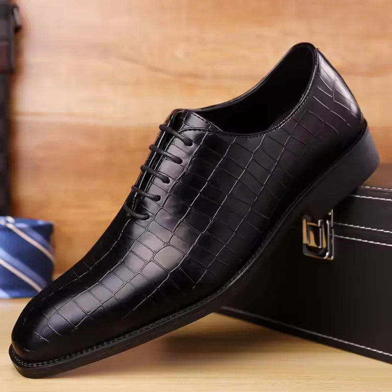 Mens Leather Shoes Retro Carved Laceup Brogue Oxford Wedding Men Dress Shoes Male Formal Business Gentleman Office Shoes 251021