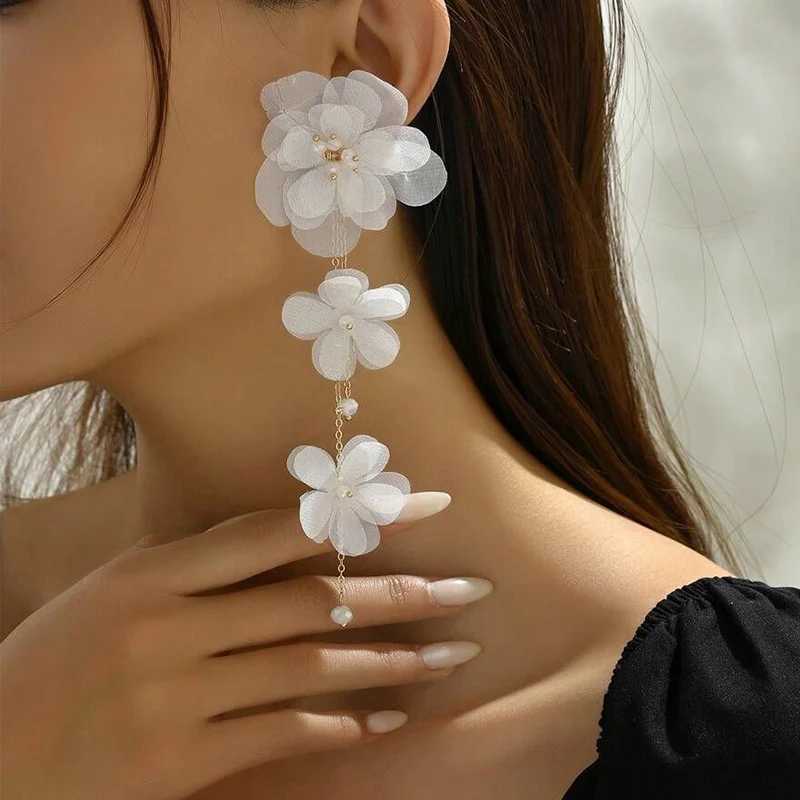 White Fabric Flower Drop Earrings For Women Gold Plating Chain Long Tassel Faceted Acrylic Beads Dangle Earrings Trendy Jewelry J251021